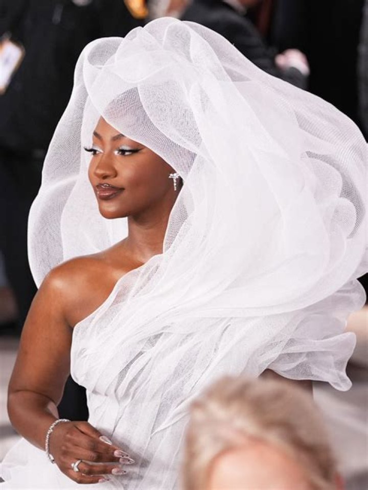 Tems Reacts To Backlash Over Her Big Oscars Dress: ‘Oops’ – Hollywood Life