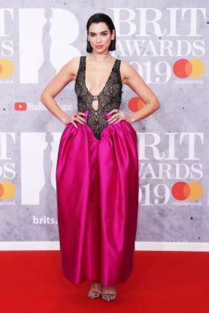 The 1975’s Performs At Brit Awards With Sweet ‘Sincerity Is Scary’ – Hollywood Life