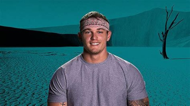 Hunter & Julia Hookup On ‘War Of The Worlds’ Reveald – Hollywood Life