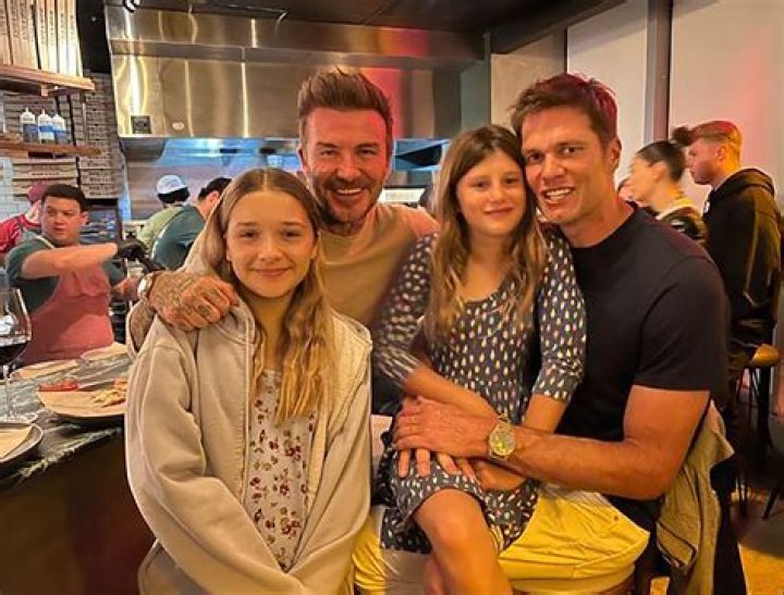 Tom Brady & David Beckham Pose With Daughters On Pizza Night: Photo – Hollywood Life