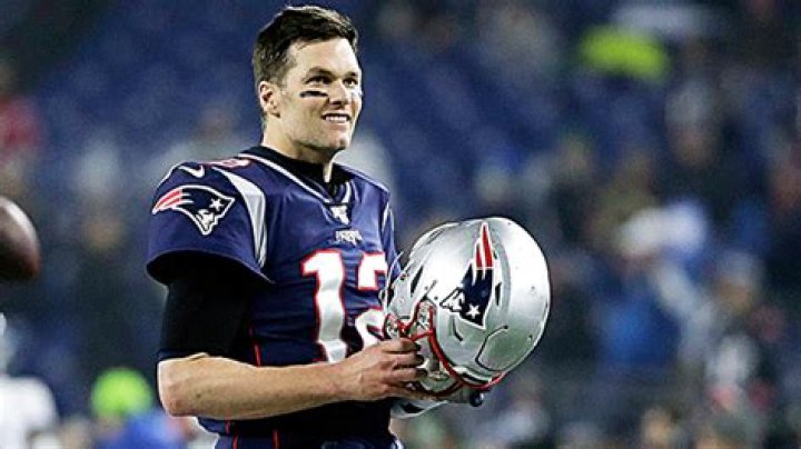 Tom Brady’s Howard Stern Interview Reveals Reason Why He Left The Pats – Hollywood Life