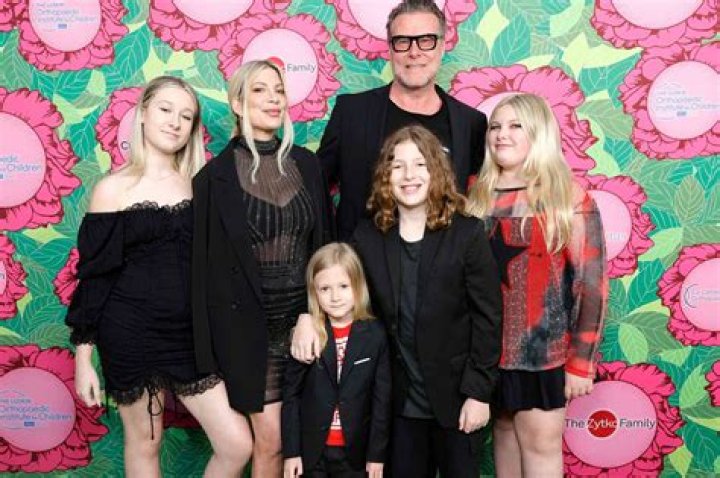 Tori Spelling & Dean McDermott’s Kids Reunite For NYE: Photo – Hollywood Life