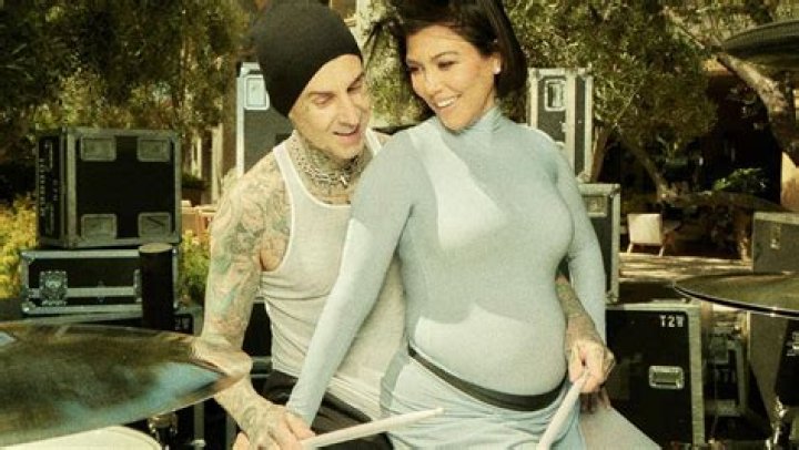 Travis Barker Faces ‘Urgent Family Matter’ & Rushes Home From His Tour – Hollywood Life