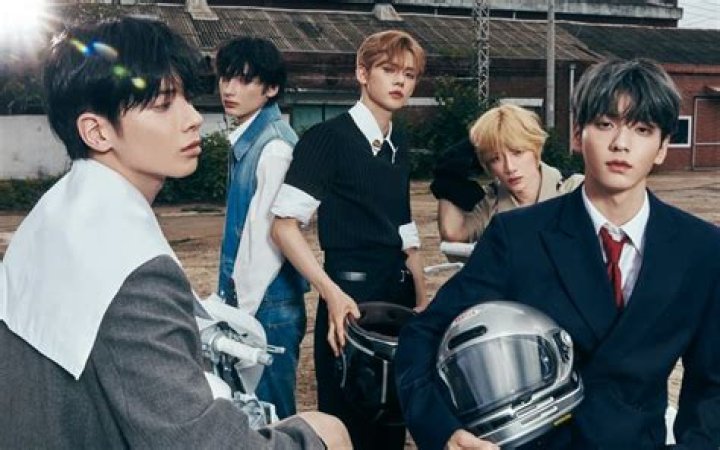 Photos Of The K-Pop Band – Hollywood Life