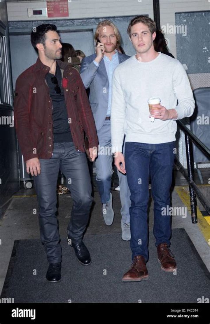 Tyler Hoechlin Height Weight Age Body Measurements Stats Facts Family