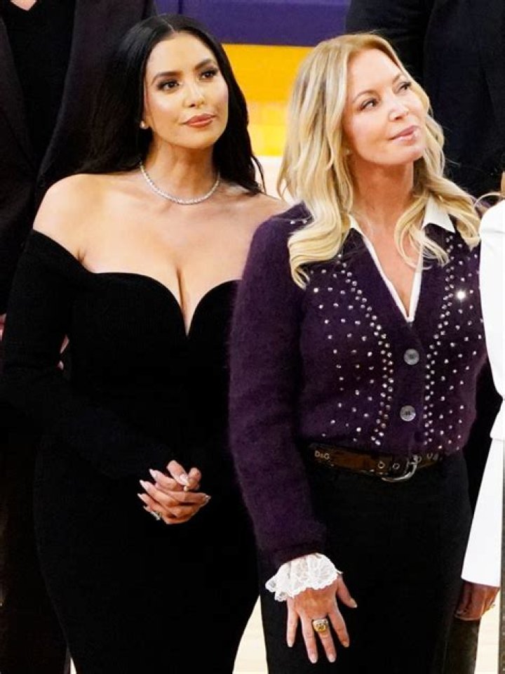 Vanessa Bryant Returns To Lakers Stadium For Gasol’s Jersey Retirement – Hollywood Life