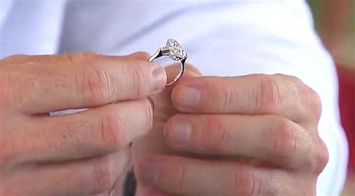 Victoria Fuller’s Engagement Ring From Johnny DePhillipo On ‘BIP’ – Hollywood Life