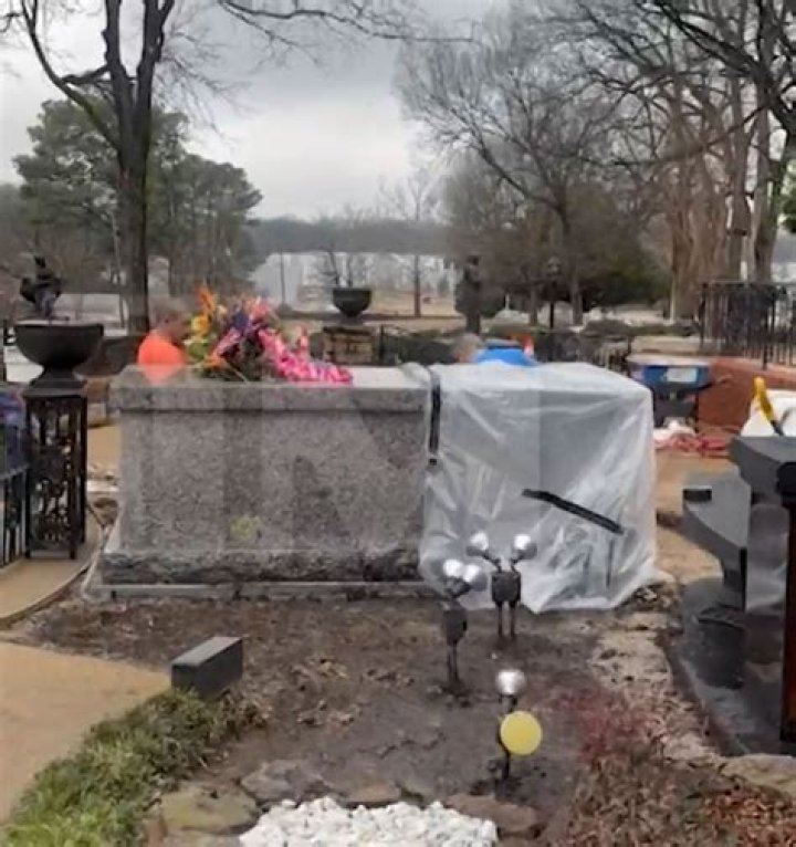 Family Live Streaming Tribute — [VIDEO] – Hollywood Life