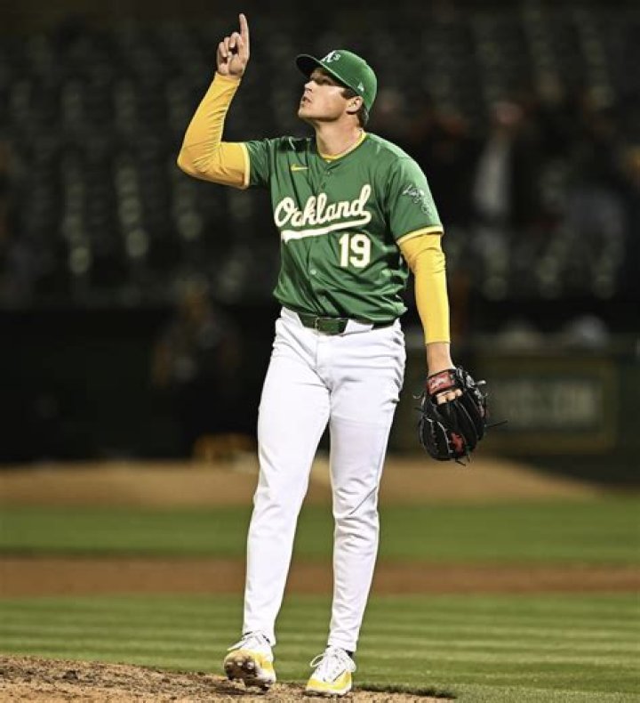 Wentworth Miller Body Measurements Height Weight Shoe Size Vital Stats Bio