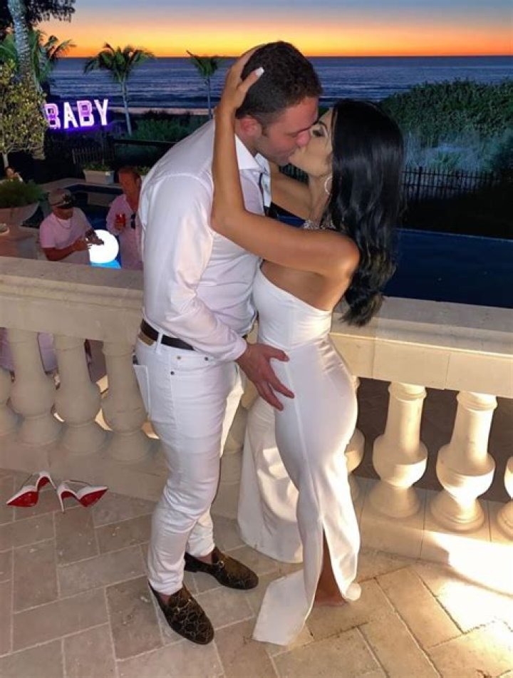 Who Is Alyssa Salerno? All About Alex’s Pregnant GF On ‘Siesta Key’ – Hollywood Life