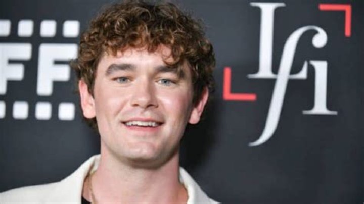 
Who Is Casey Thomas Brown Dating? The Actor’s Love Life Explained 