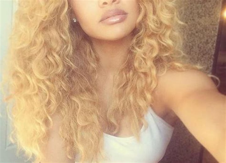 Dakota Gonzalez: 5 Things To Know About The Model Allegedly Getting Cozy With Drake