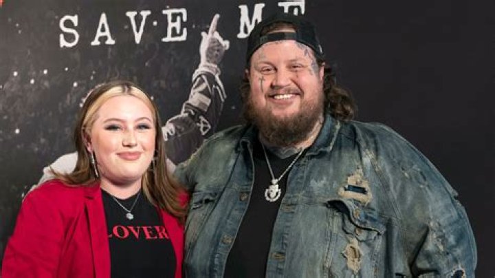 Who Is Jelly Roll? 5 Things on the Country Rap Star – Hollywood Life