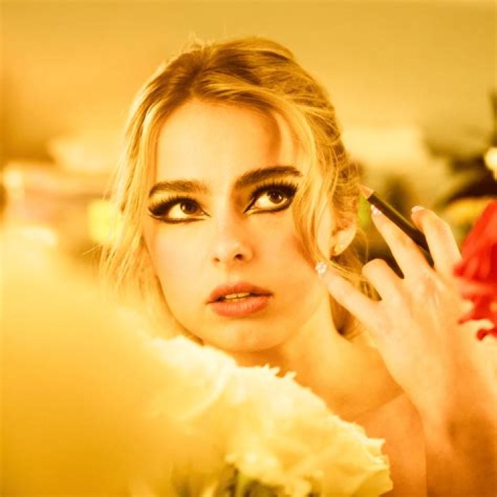 Julia Rae: 5 Things To Know About ‘The Bachelor: LTYH’ Star Who’s Torn Between 2 Guys