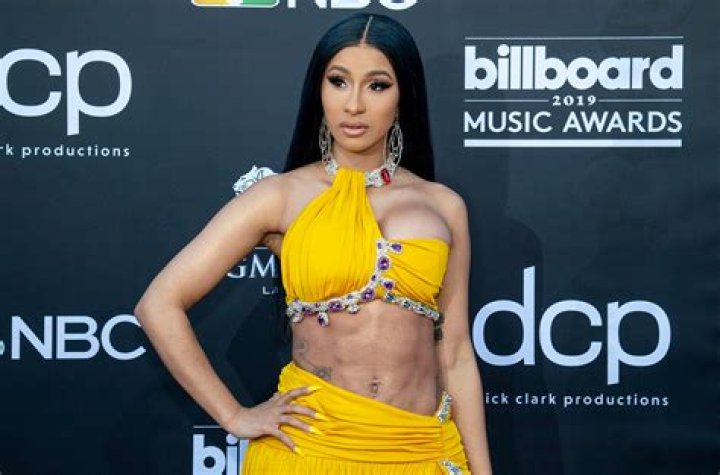 Who Is Latasha K? 5 Facts About Blogger Feuding With Cardi B – Hollywood Life