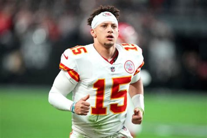 Who Is Patrick Mahomes? Facts About Super Bowl MVP – Hollywood Life