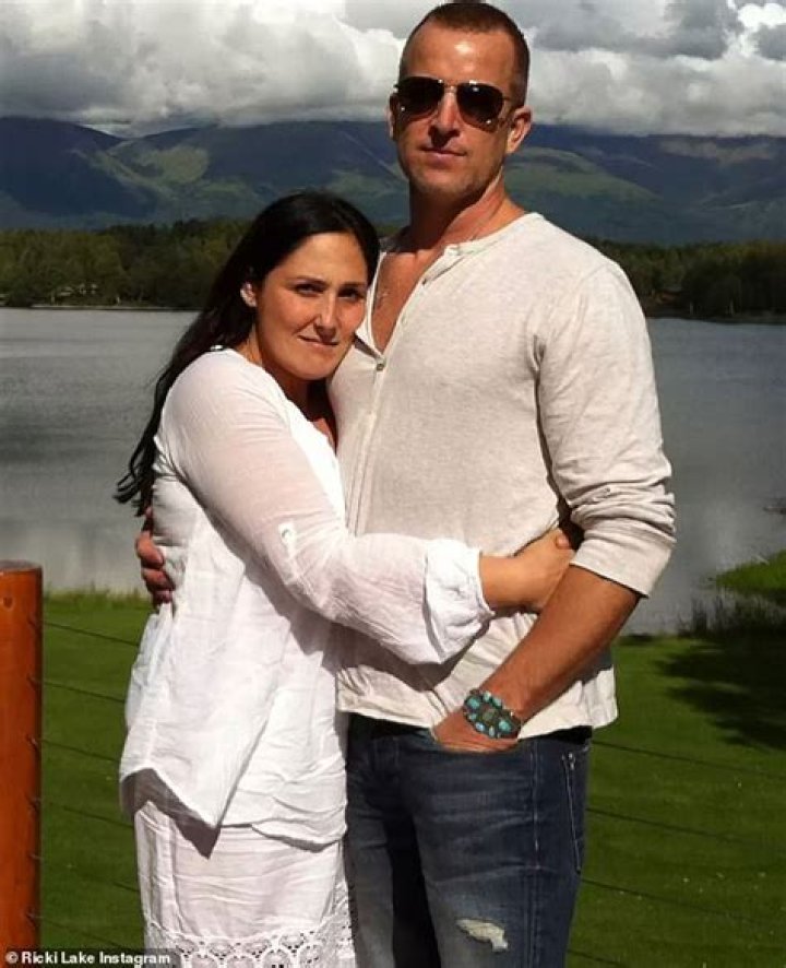 5 Things About Ricki Lake’s Husband – Hollywood Life