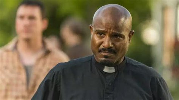 Who Was In Father Gabriel’s Car On ‘The Walking Dead’ Mid-Season Premiere? – Hollywood Life