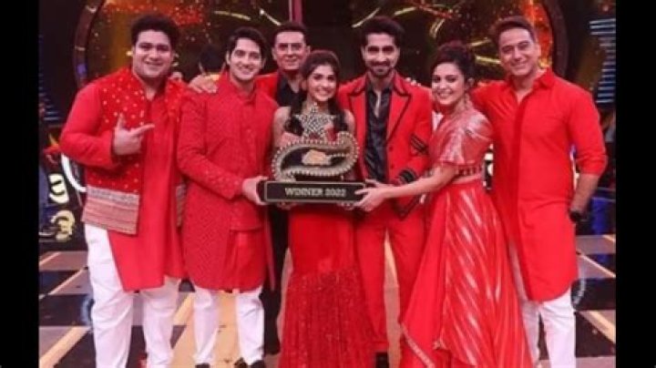 
‘Yeh Rishta…’ family is the winner of ‘Ravivaar with Star Parivaar’ 